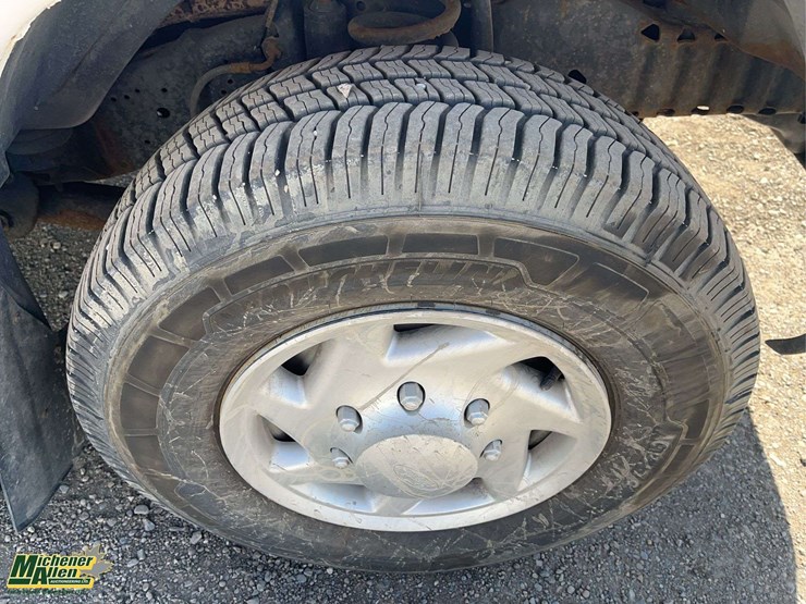 2012-ford-cargo-image-13