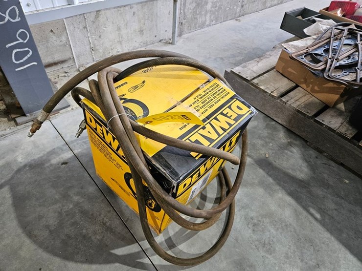 #6235-•-dewalt-manual-hose-reel-and-hose-image-2
