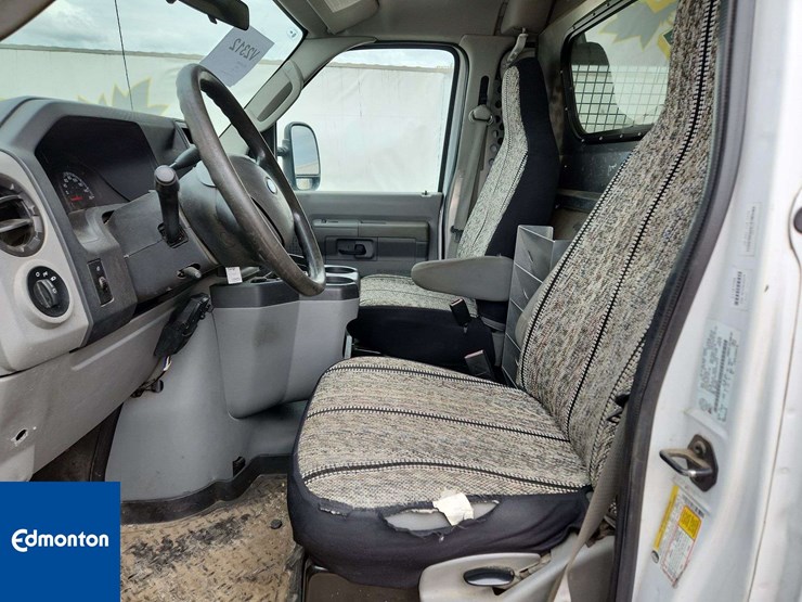 2014-ford-cargo-image-15