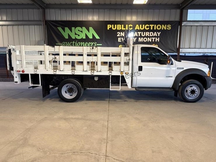 2005-ford-f550-image-1