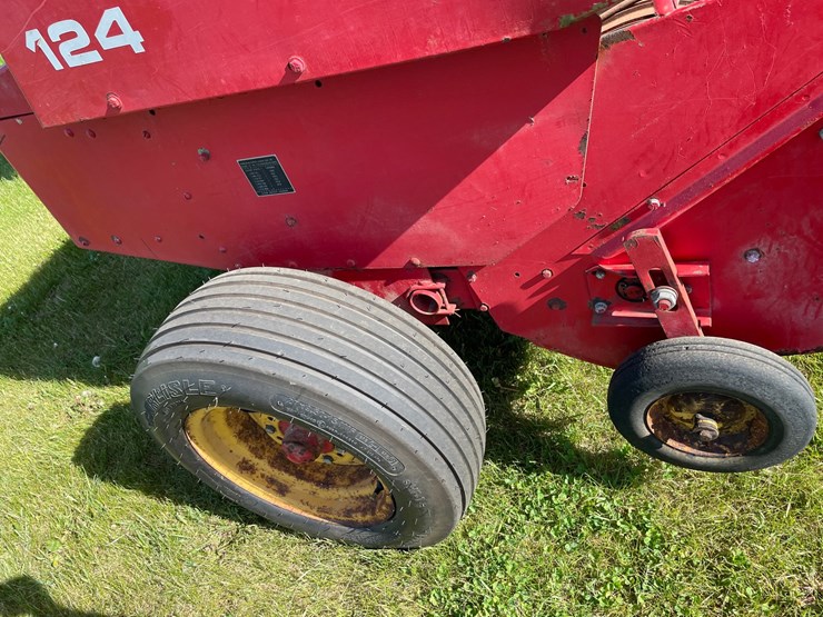 massey-ferguson-124-image-11