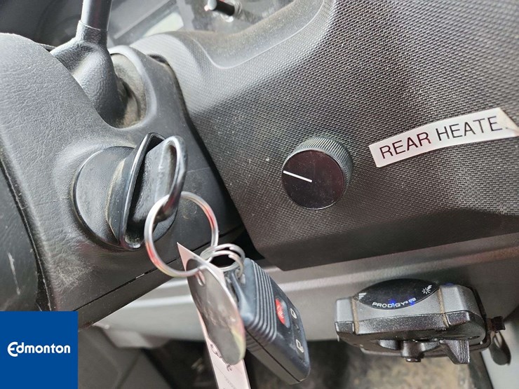 2014-ford-cargo-image-11