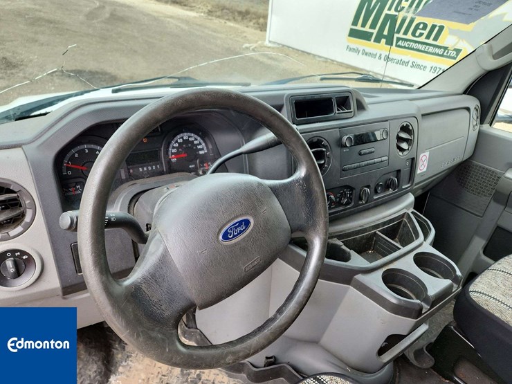 2014-ford-cargo-image-14