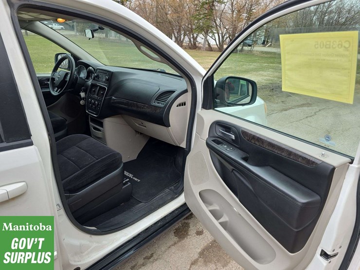 2011-dodge-grand-caravan-image-32