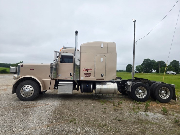 2016-peterbilt-389-image-7