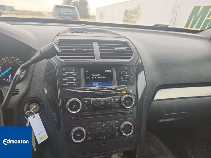 2017-ford-explorer-image-12