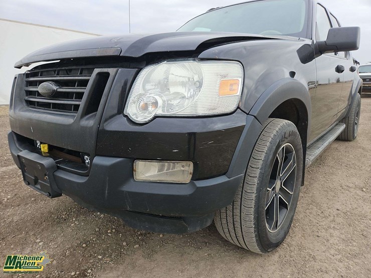 ford-explorer-sport-trac-image-36
