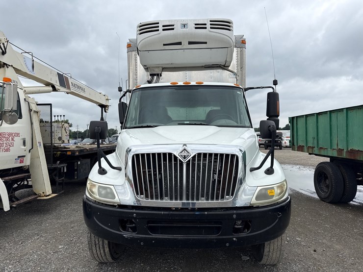 2004-international-durastar-4300-image-2