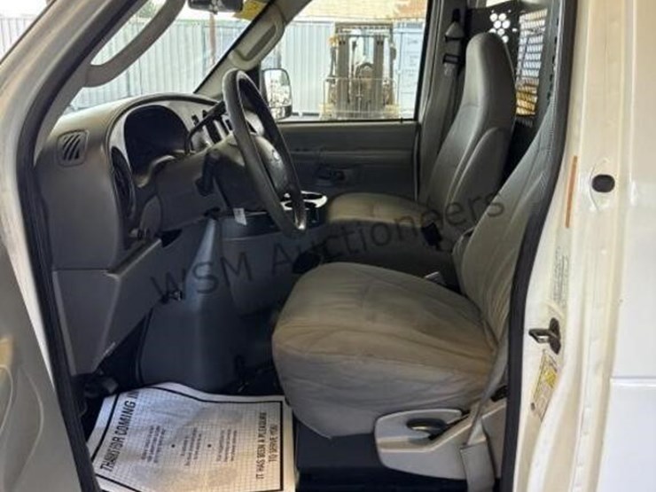 2006-ford-cargo-image-28