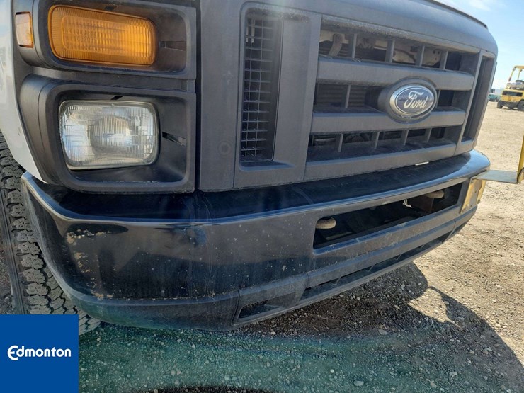 2012-ford-cargo-image-50