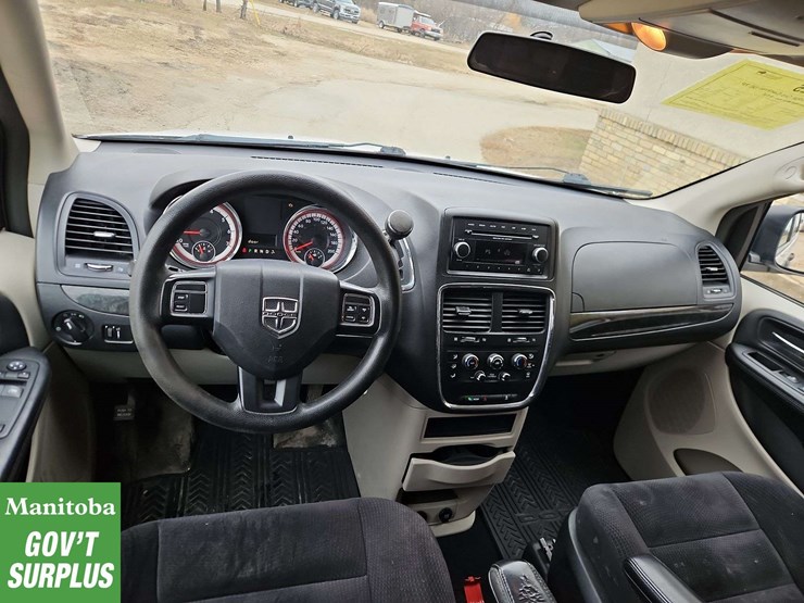 2014-dodge-grand-caravan-image-19