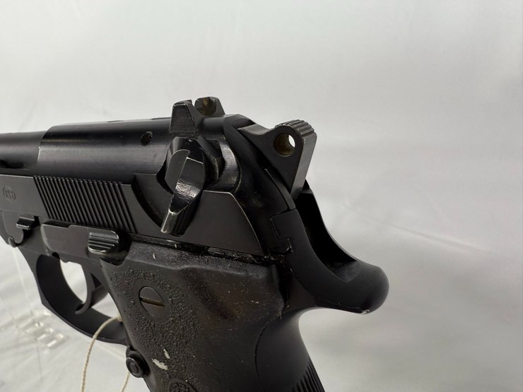 #42-•-beretta-96-40-pistol-ber000470-image-8