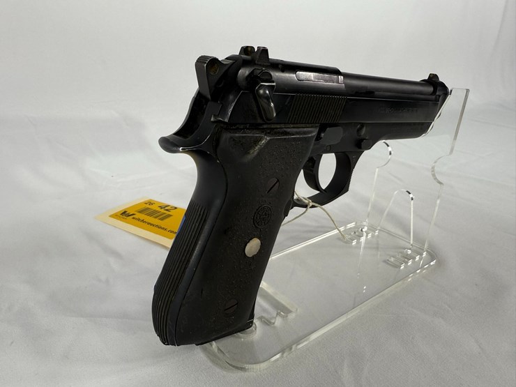 #42-•-beretta-96-40-pistol-ber000470-image-12