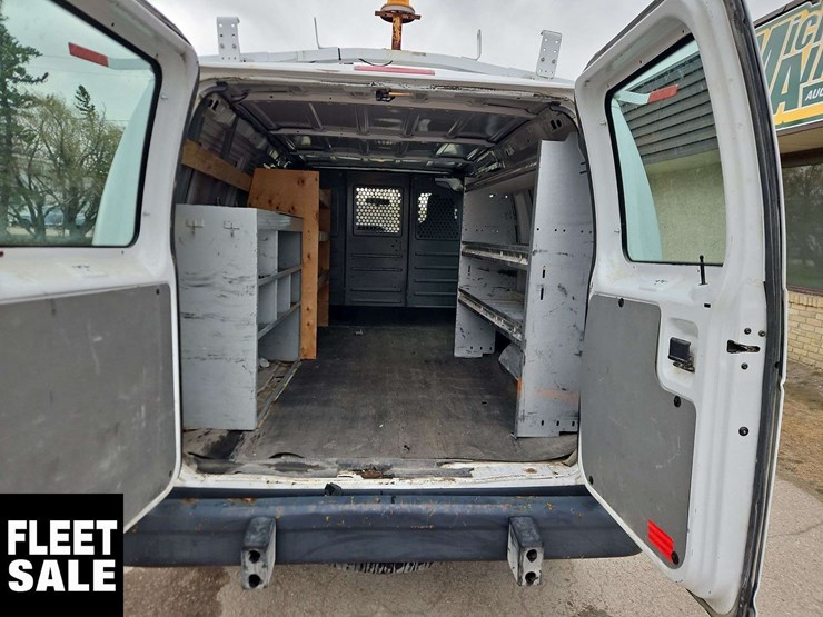 2013-ford-cargo-image-19