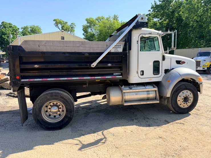 2006-peterbilt-335-image-9