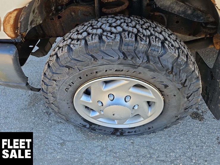 2014-ford-cargo-image-9