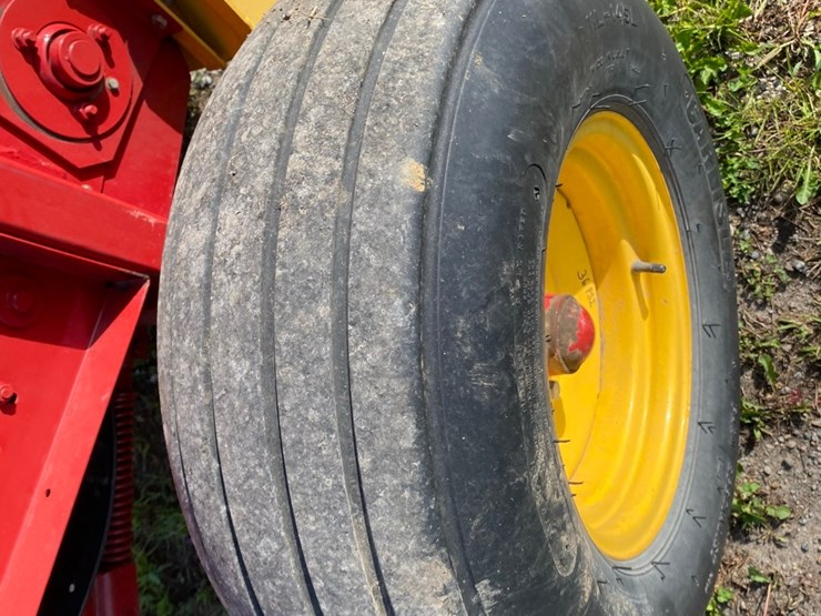 new-holand-7050-4x4-rd-baler-image-40