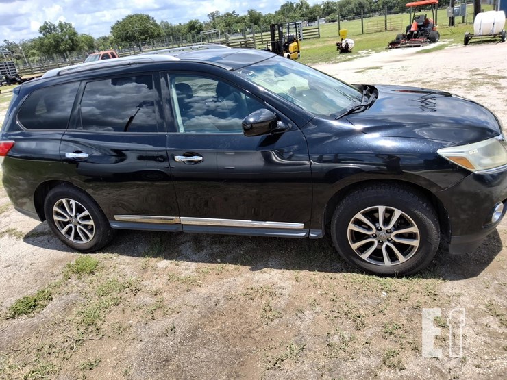 2013-nissan-pathfinder-sl-image-5