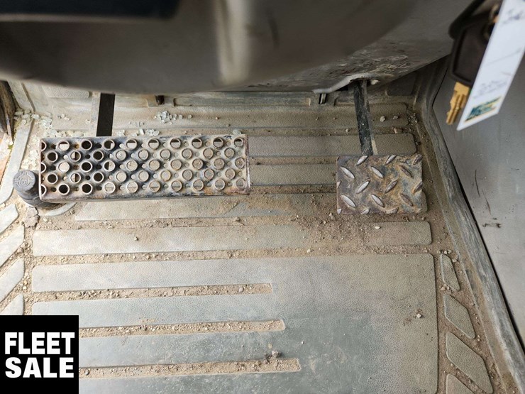 2005-caterpillar-th580b-image-12