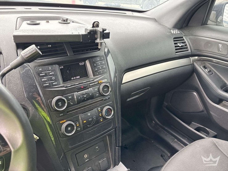 2017-ford-explorer-image-15