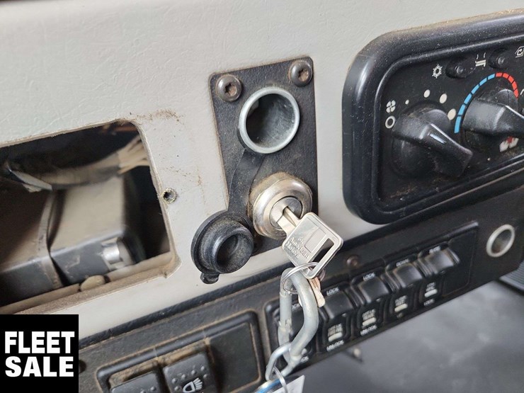 2015-western-star-4900-image-12