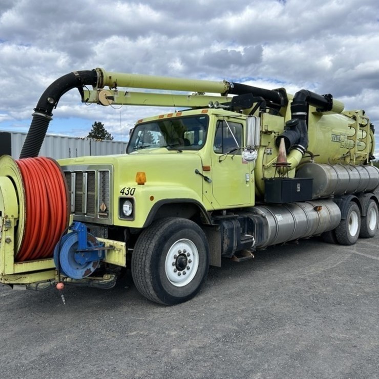 1996 INTERNATIONAL 2574