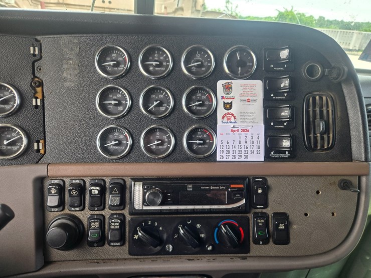 2016-peterbilt-389-image-57