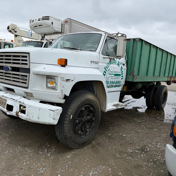 1989 FORD F700