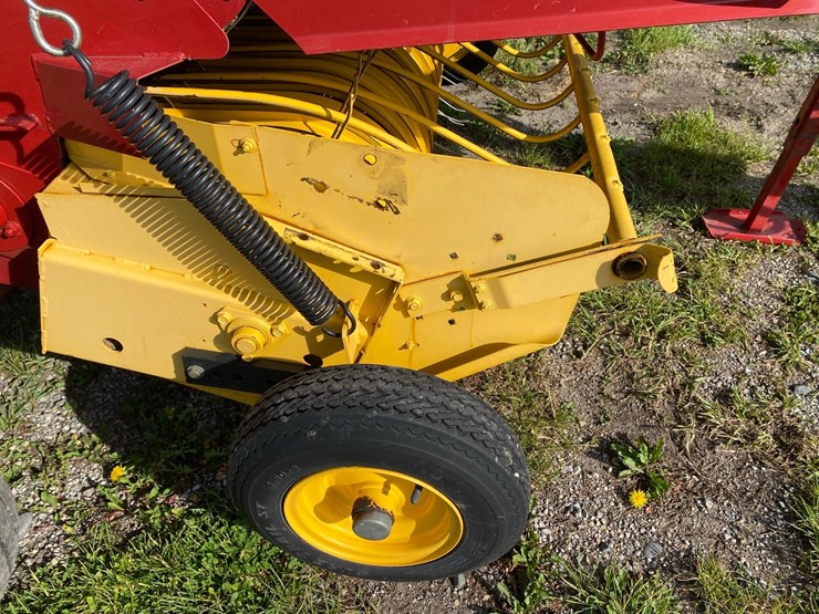 new-holand-7050-4x4-rd-baler-image-23