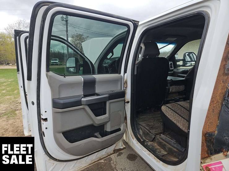 2017-ford-f550-image-25