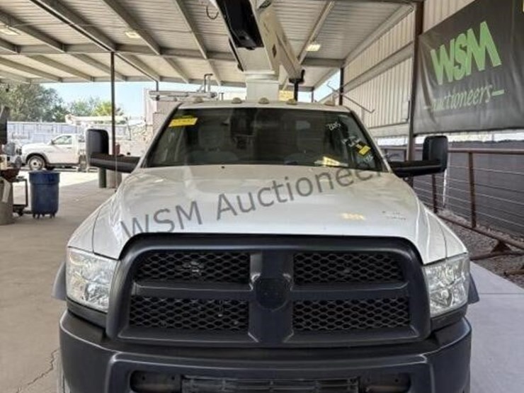 2015-ram-4500-bucket-truck-image-3