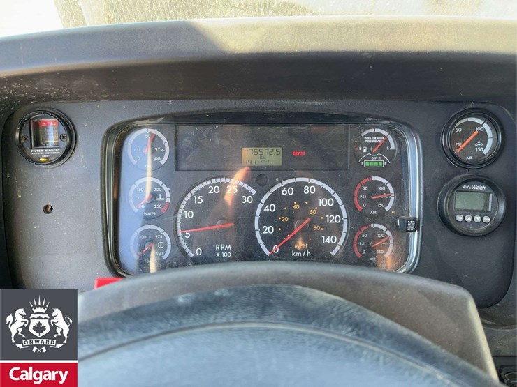 2015-freightliner-114sd-image-16