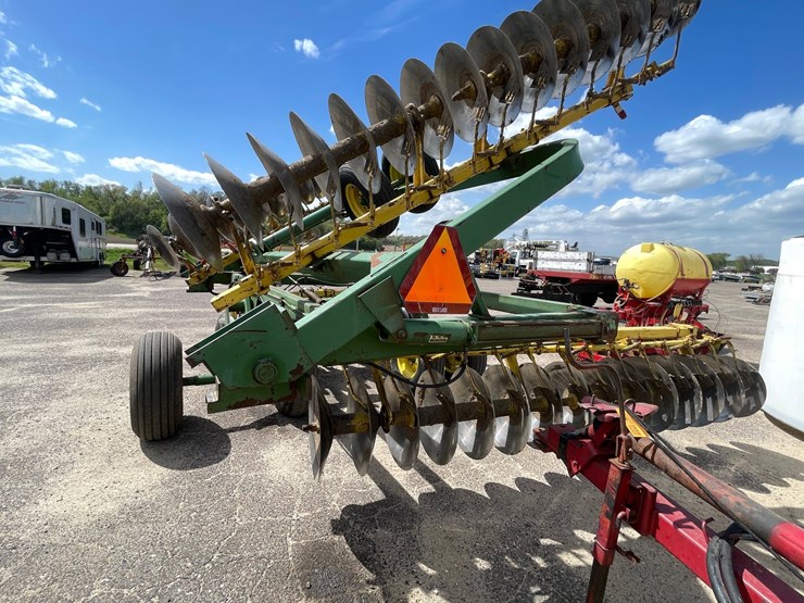 john-deere-220-image-8