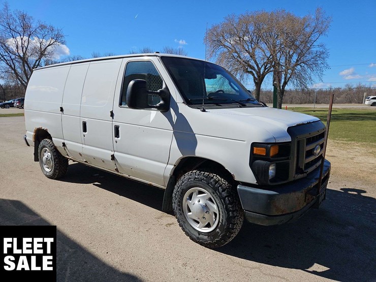 2014-ford-cargo-image-4