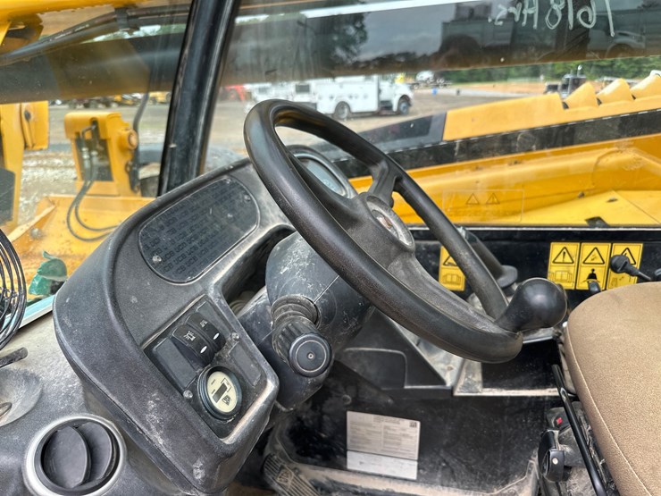 2016-jcb-512-56-image-10
