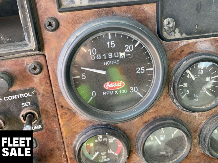 2004-peterbilt-330-image-21