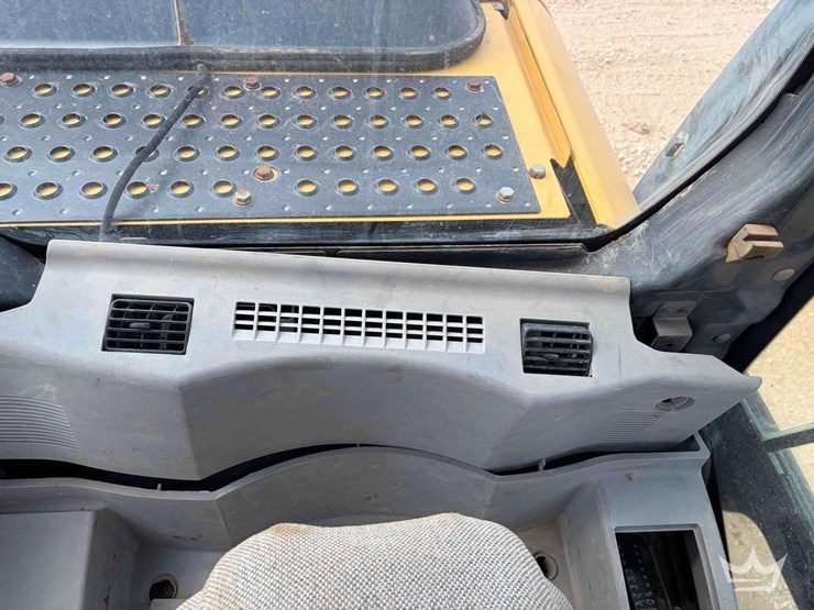 2007-deere-200d-lc-image-28