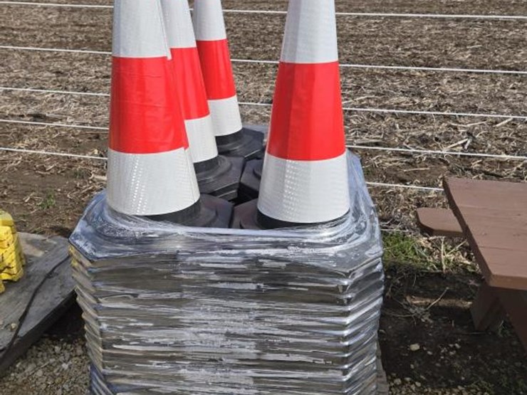#491-•-(125)-new-sdlanch-traffic-cones-image-2