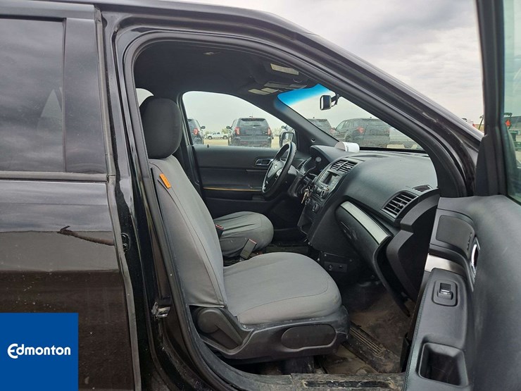 2018-ford-explorer-image-37