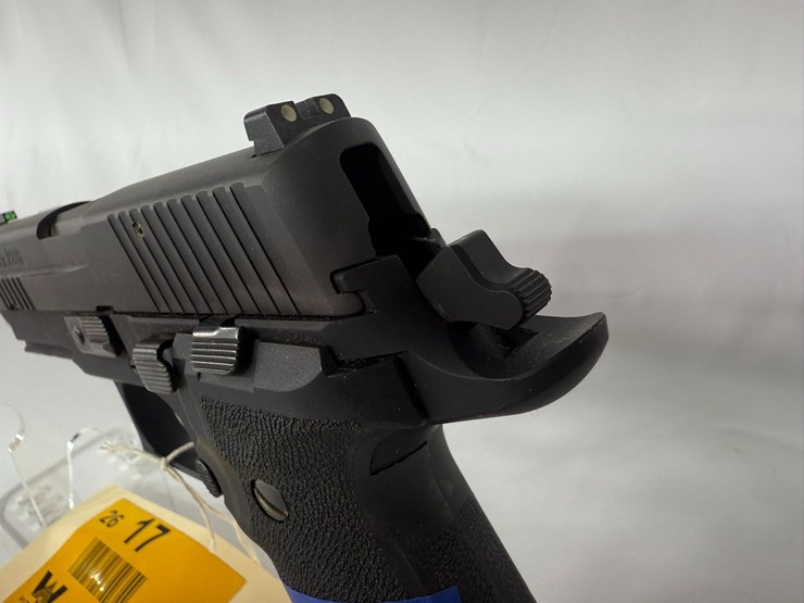#17-•-sig-sauer-p226-9mm-pistol-uu768932-image-9