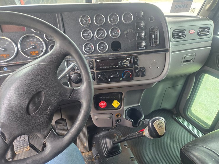 2016-peterbilt-389-image-57