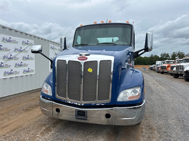 2016-peterbilt-579-image-3
