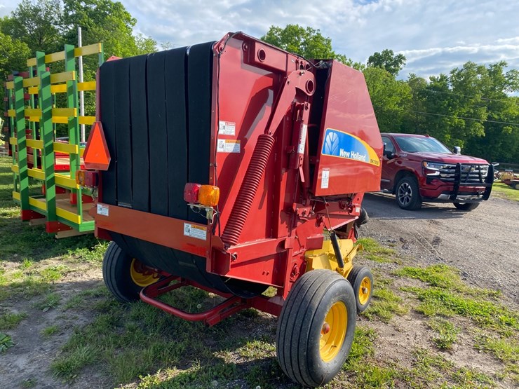 new-holand-7050-4x4-rd-baler-image-3