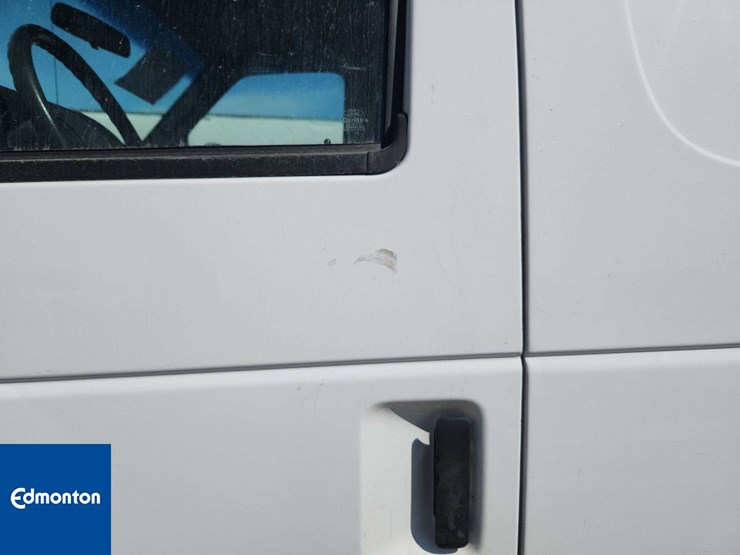 2012-ford-cargo-image-43