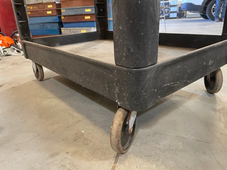 #8797-•-rubbermaid-shop-cart-image-4