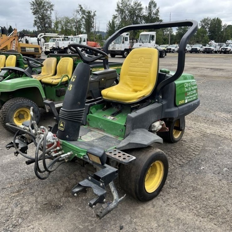 2000 JOHN DEERE 2500