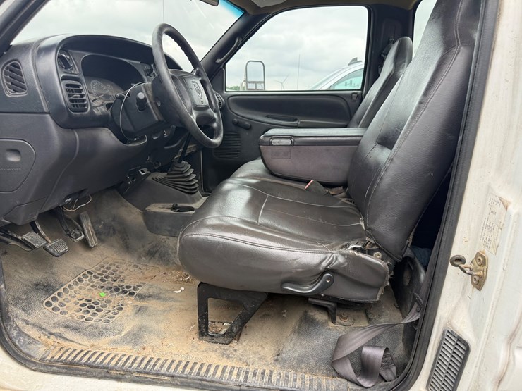 2001-dodge-ram-3500-image-32