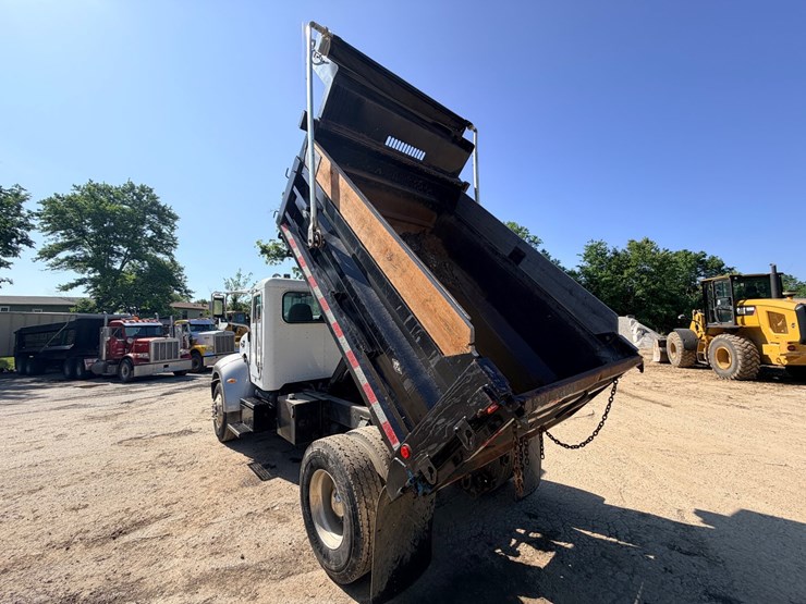 2006-peterbilt-335-image-53
