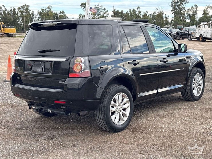 2014-land-rover-lr2-hse-image-3