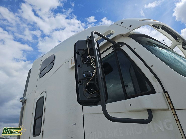 2006-freightliner-columbia-120-image-25